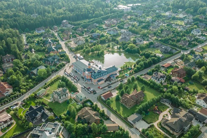 https://newmoscowhouse.ru/media/cache/3e/c3/3ec374e1798449e74b9f8b9b54535a72.jpg