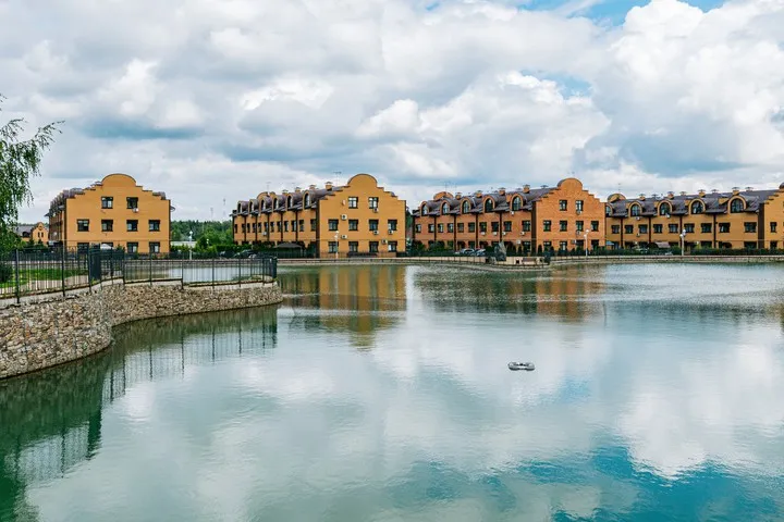https://newmoscowhouse.ru/media/cache/83/dd/83dd51406e9b2e4837f2f4c6b8d78921.jpg