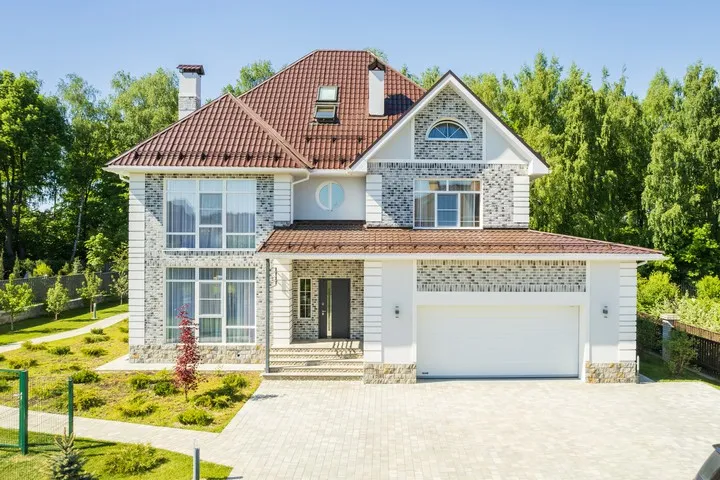 https://newmoscowhouse.ru/media/cache/1e/21/1e215595ecbef53cfd2b665a3fea965b.jpg