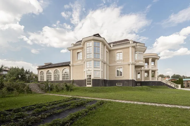 https://newmoscowhouse.ru/media/cache/3c/d5/3cd53f936583ade06bed4e3bf25f8e99.jpg