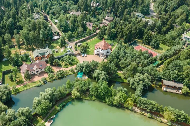 https://newmoscowhouse.ru/media/cache/4b/f8/4bf81f6fce2e74d34d6824a079379701.jpg